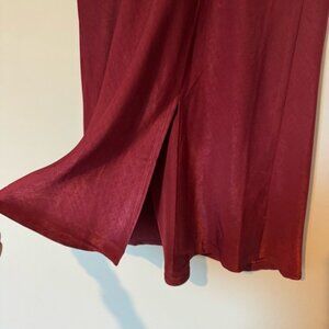 NWOT Time and‎ Tru Flowy Mid Skirt Wine Maroon 4/6